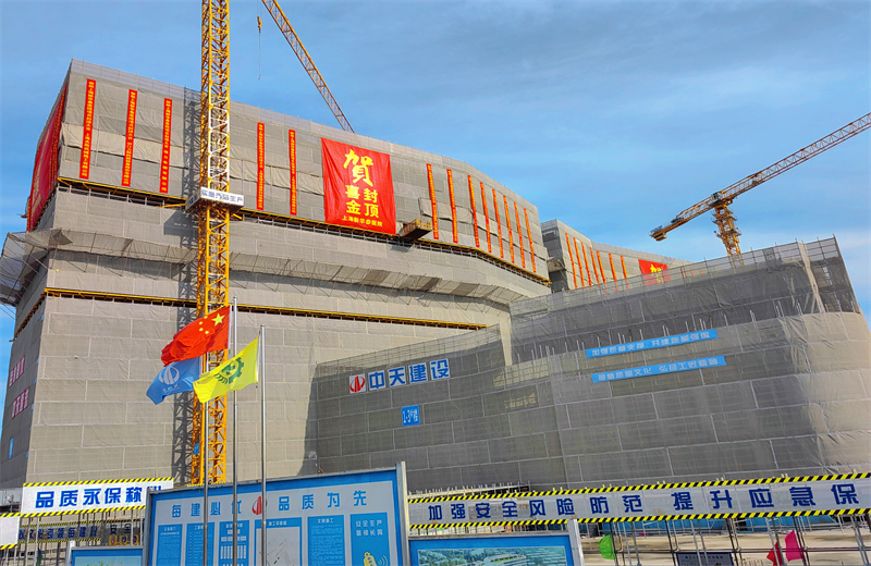2024年10月30日，太阳集团tcy8722三建上海新华泰医院项目主体封顶。